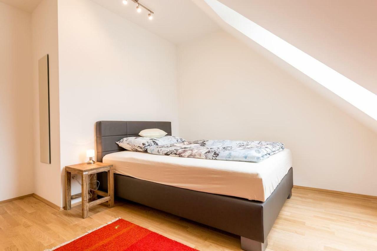 Grosse Dachgeschosswohnung Im Herzen Von Štýrský Hradec Exteriér fotografie