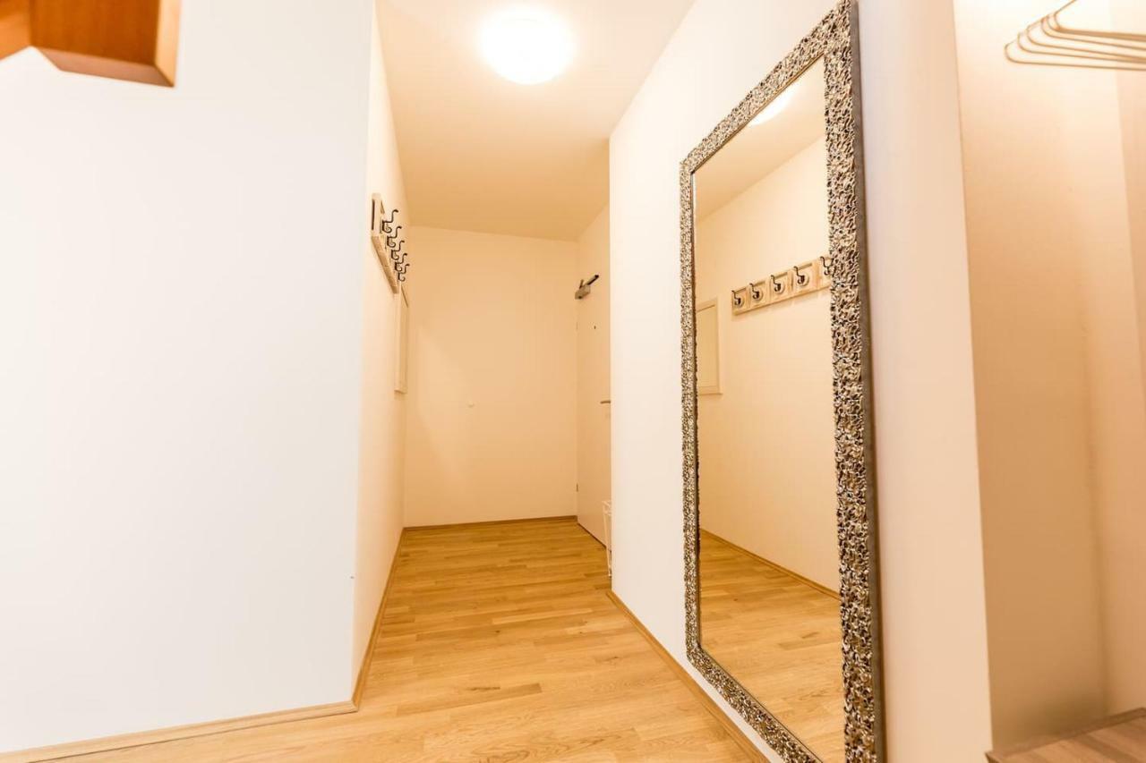 Grosse Dachgeschosswohnung Im Herzen Von Štýrský Hradec Exteriér fotografie